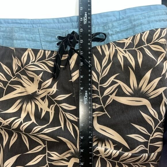 Goodfellow & Co Mens Board Shorts Leaf Print Size 42 Black Tan New - Picture 11 of 11